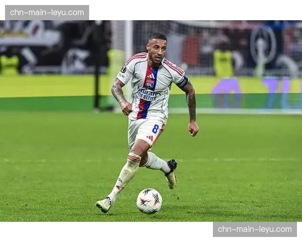 多家媒体确认，前里昂队长托利索将自由转会美职联